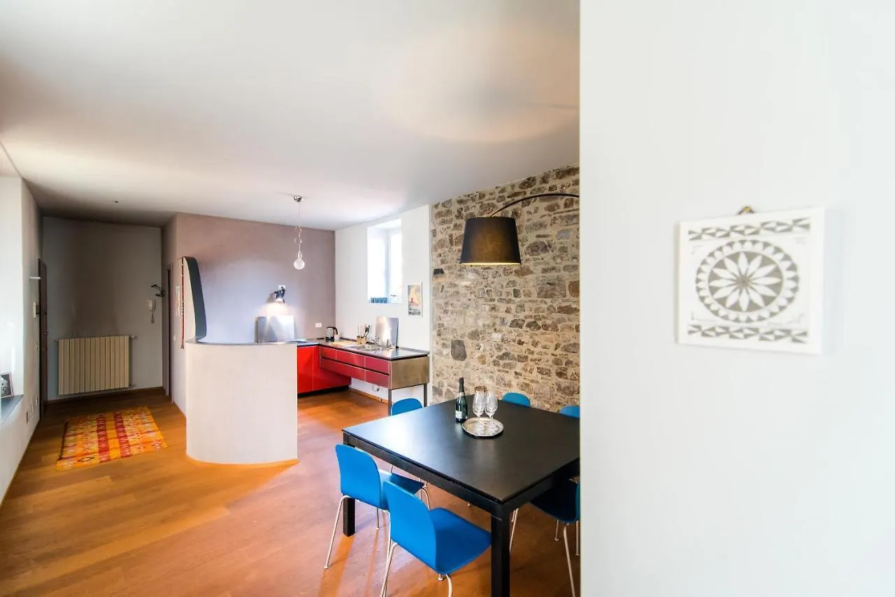 Antica Via Volta - The House Of Travelers Apartment Como 0*,  Italy
