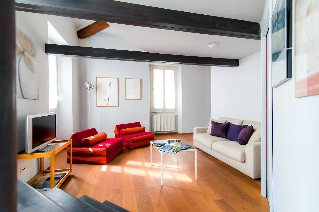 Antica Via Volta - The House Of Travelers Apartment Como Italy